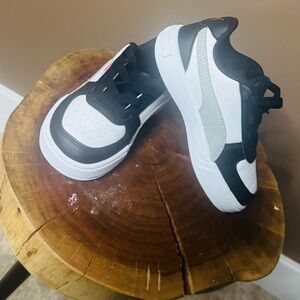 PUMA Black and White Kids Sneakers - Classic Low-Top